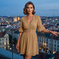 👗 50% RABATT! ✨ Schickes Kleid mit V-Ausschnitt & Spitzenausschnitten – Feminin & luftig – Perfekt für Sommer, Hochzeit oder romantische Abende – eleganter Blickfang mit feinen Details 🌸