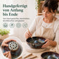 Die originelle, handgefertigte Schale mit einem wirbelnden Beerenmuster – eine raffinierte, funktionale Keramikkunst