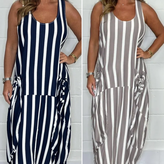 Gestreiftes Oversize-Kleid mit Bindegürtel und Tasche vorne
