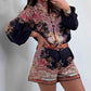 🌷Sommer-Schnäppchen – 49 % Rabatt🩵Zweiteiliges Set aus Hemdbluse mit modischen Prints und Shorts mit Gürtel