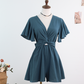 Eleganter Overall mit Ausschnitt an der Taille