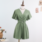 Eleganter Overall mit Ausschnitt an der Taille