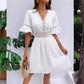 👗 50% RABATT! ✨ Schickes Kleid mit V-Ausschnitt & Spitzenausschnitten – Feminin & luftig – Perfekt für Sommer, Hochzeit oder romantische Abende – eleganter Blickfang mit feinen Details 🌸