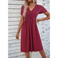 ✨ Kleid mit V-Ausschnitt & Cross-Front Design – leichter, fließender Stoff mit Falten – figurschmeichelnd & knitterarm