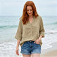 ✨Leichte Bluse mit V-Ausschnitt & Knopfleiste – figurschmeichelnd, knitterarm & leicht zu kombinieren – zu Hosen, Röcken & Shorts